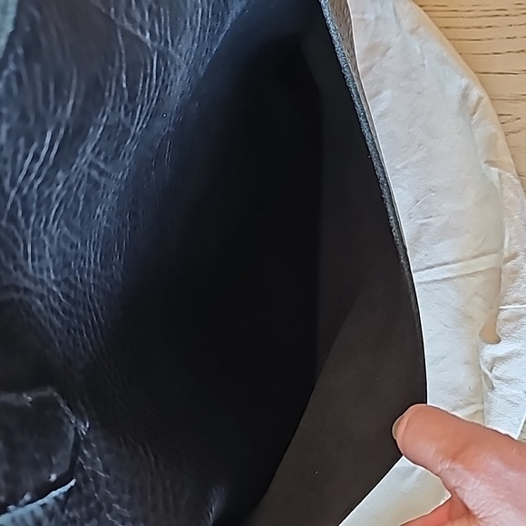 Duluth Leather Tote Black - Picture 7 of 10